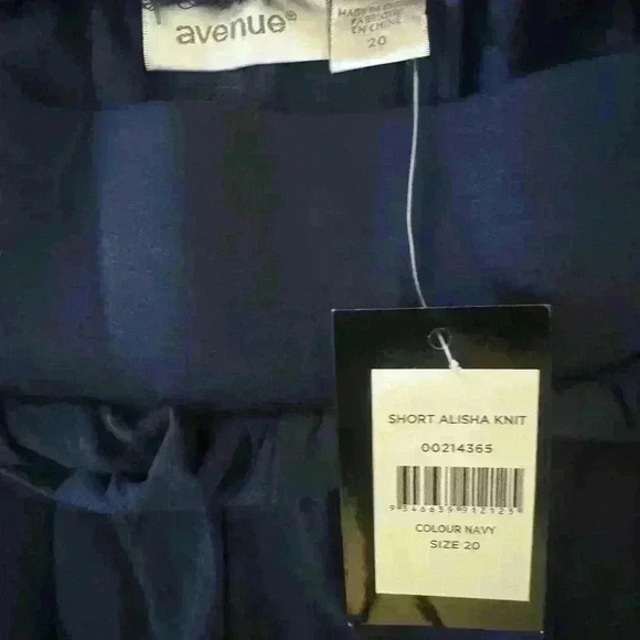 Avenue Knit Shorts Size 20 in Navy NWT - Picture 3 of 4